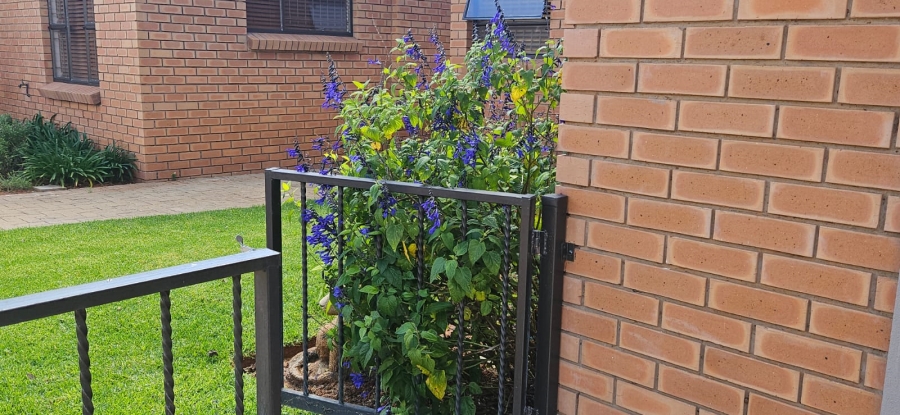 1 Bedroom Property for Sale in Langenhovenpark Free State